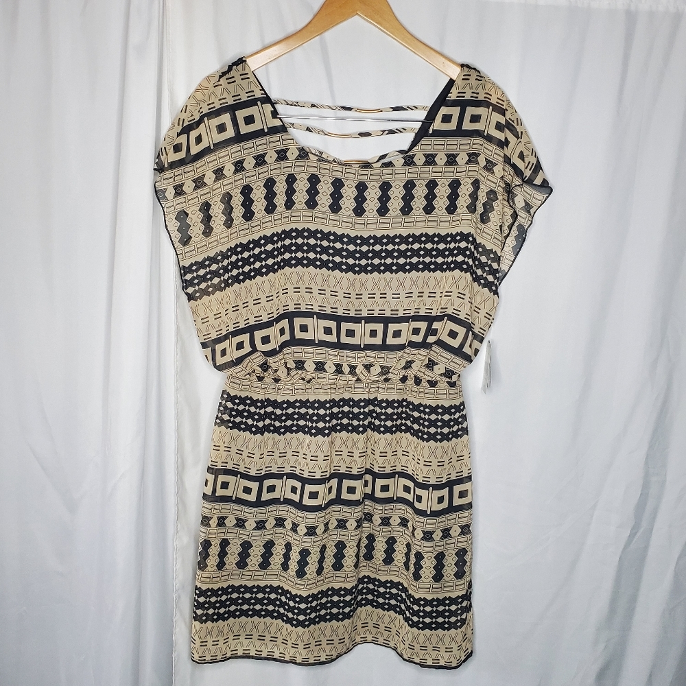 ♤ City Triangles Geometric Print Short Sleeve Dress Size XL NWT Tan and Black